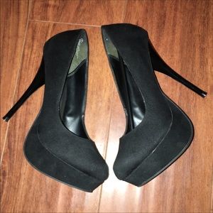 Black platform pumps